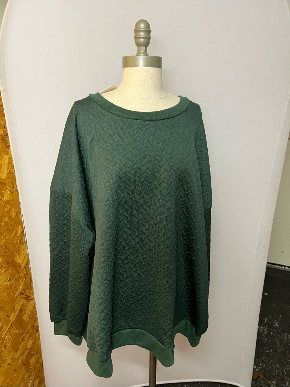 Women’s Crewneck Textured Pullover Sweater in Dark Green
